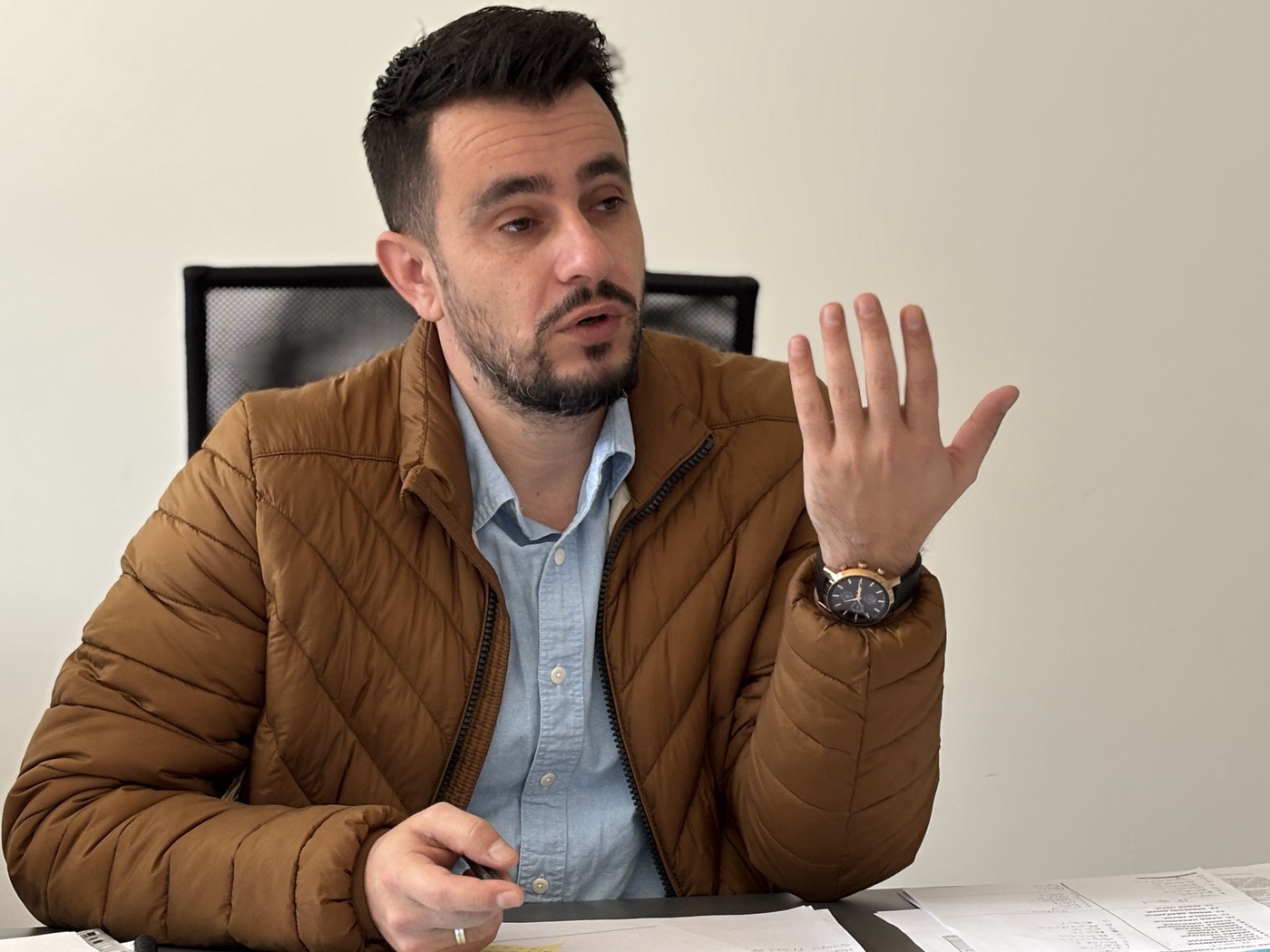 Един Іканович, який пережив геноцид у Сребрениці, мешкає у Сребрениці з дружиною та двома дітьми. Фото: Mediacentar Sarajevo